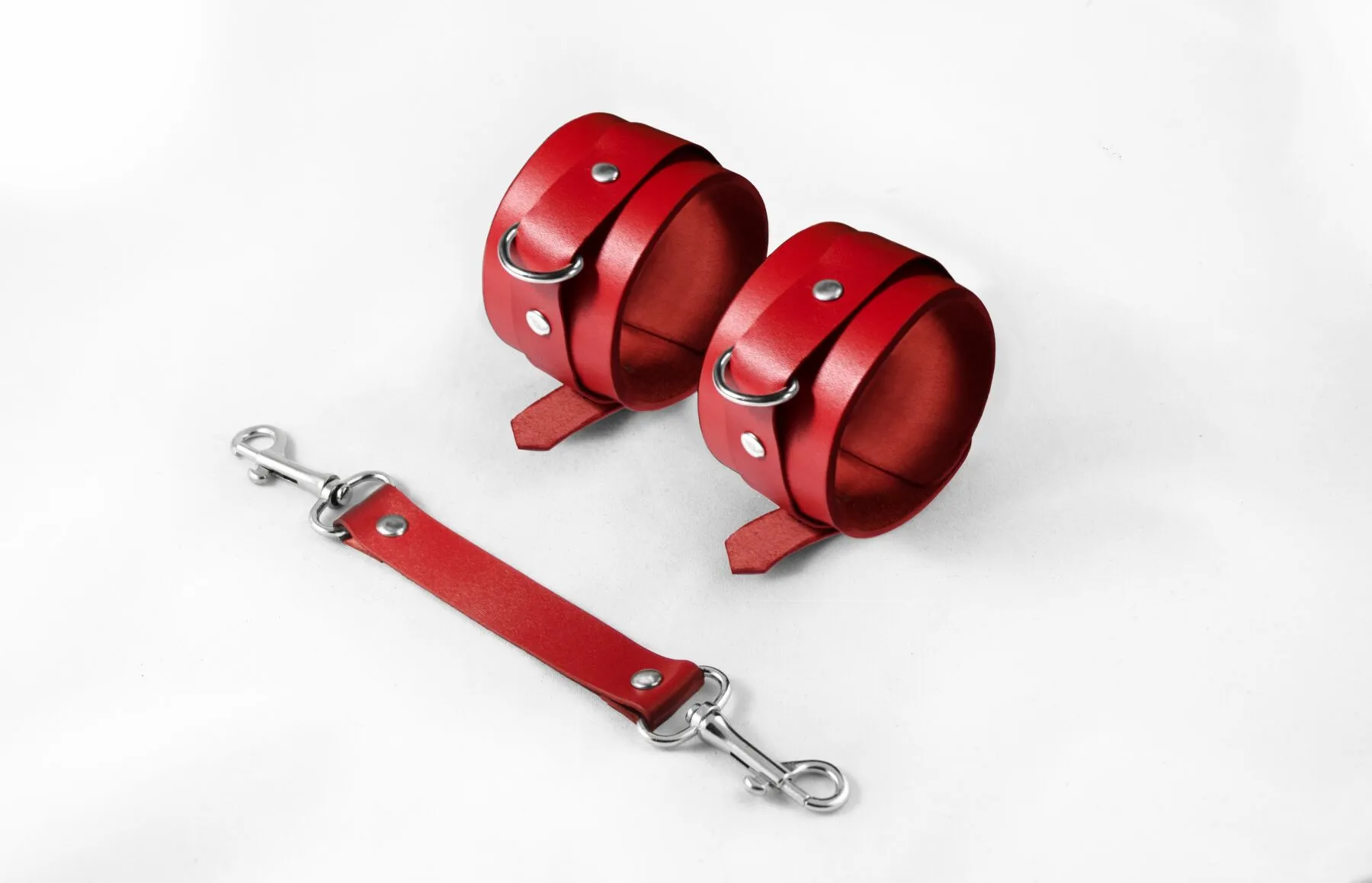 feral-feelings-hand-restraints-natural-leather-red-default